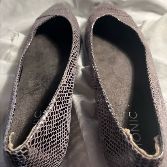 Vionic Caballo Metallic Flats Women’s size 10 - Picture 3 of 7